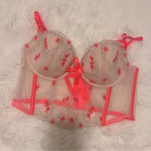 NWOT Victoria’s Secret Lace Embroidered Bra  (32C)